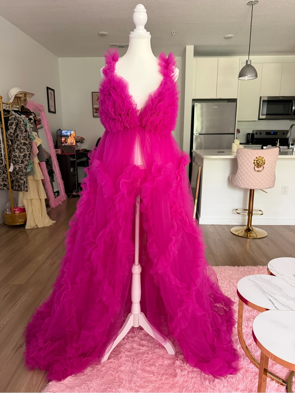 Voluminous Hot Pink Ruffle Tulle dress/robe - Elegant Gown